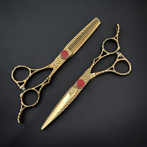 กรรไกรตัดผม L2 ขนาด 6 นิ้ว สีทอง กรรไกรซอยผม ด้ามจับแบบโปร่ง ดีไซน์ประดับอัญมณี สำหรับใช้งานด้านความงาม ใช้ได้กับคนถนัดขวา ใบมีดมาตรฐาน - Product Image 3