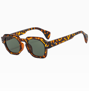 2023 Qmoon moderne dames lunettes de soleil vert lentille lunettes de soleil hommes écaille de tortue hommes petit cadre mode lunettes - Product Image 3