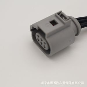 Conector Automotriz de Plástico Gris de 4 Pines Macho 42121200 para Conectores de Sensor Generales - Product Image 2
