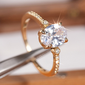 Anello dal Design Ovale Stile Classico per Donne - Product Image 5