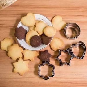 Ensemble de 12 <span class=keywords><strong>emporte</strong></span>-pièces en acier inoxydable pour biscuits et gâteaux, avec motif papillon d'amour, formes irrégulières, pour la pâtisserie domestique - Product Image 4