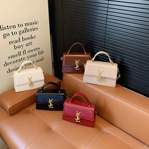 กระเป๋าสะพายไหล่/สะพายข้างทรงโซ่สไตล์ฝรั่งเศสสุดหรูสำหรับผู้หญิง ขนาดกลาง รุ่นปี 2026  วัสดุ PU ปิดด้วยซิป - Product Image 2