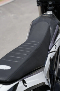 Moto de course personnalisée 3500W 72V Nouveaux produits avec une vitesse de 120 km/h et une autonomie de 130 km pour répondre à différents besoins - Product Image 5