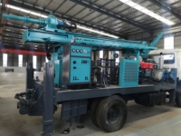 Foreuse de puits d'eau sur camion 350M 300M, machine de forage de puits