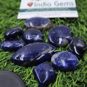 Sodalite bleue naturelle de qualité, cabochons de pierres précieuses en vrac de formes variées avec jeu de couleurs pour la fabrication de bijoux au gramme - Product Image 4