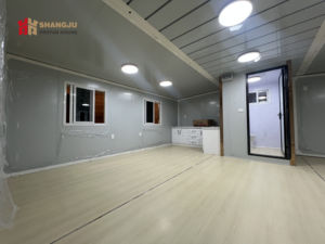 Küçük alanlar veya dış mekan kullanımı için hasır sepet ile kediler ve köpekler için küçük katlanabilir ahşap ev kiti - Product Image 4