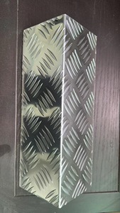 Vente directe d'usine enduit 5 barres feuille de roulement en <span class=keywords><strong>aluminium</strong></span> peint pliant en <span class=keywords><strong>aluminium</strong></span> feuille gaufrée en <span class=keywords><strong>aluminium</strong></span> diamant plaque à carreaux - Product Image 3