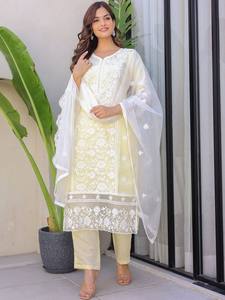 Cream <b>Floral</b> Embroidered Regular Pure Silk Kurta With <b>Trouser</b> With Dupatta - Product Image 2
