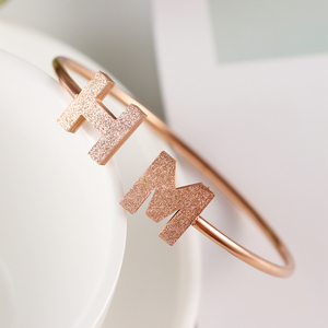 Hannah Martin Factory, brazaletes de lujo de acero inoxidable para mujer, logotipo personalizado, pulsera chapada en oro ajustable Original Famme - Product Image 3