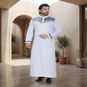Túnica Blanca para Hombre con Paneles Azul Marino en los Hombros, Puños en Contraste, Cuello Alto, Manga Larga, Túnica Tradicional Árabe - Product Image 2