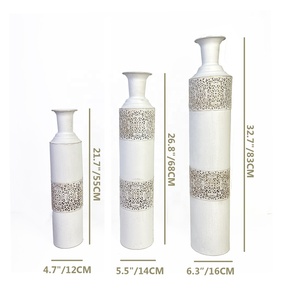 Lander Set di 3 Vasi da Fiori Decorativi Grandi in Metallo Stile Vintage, Vasi Alti da Terra Bianchi per Arredamento Casa e Soggiorno - Product Image 4