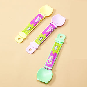 Distributeur de friandises en plastique pour chats avec bande liquable Barre de pâté en pâte compressible pour chats et animaux de compagnie - Product Image 2