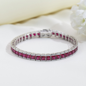 สร้อยข้อมือเทนนิสประดับเพชรทรงเจ้าหญิงแบบฝังเพชรรอบวง รุ่น MSN-672 Messi Jewelry ทองคำขาว 18K สามารถปรับแต่งได้ ประดับด้วยทับทิมสังเคราะห์ - Product Image 1