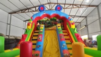 Structure gonflable combinée toboggan et château de jeu vidéo à thème de personnage de dessin animé, avec souffleur, garantie 3 ans, en PVC coloré, pour enfants, pour jardin