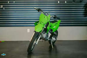 Meilleures ventes en gros 2024-2025 <span class=keywords><strong>Kawasaki</strong></span> KLX110R Mini Moto Tout-Terrain 112cc 4 Temps pour Jeunes |   Vélo de <span class=keywords><strong>Trail</strong></span> OEM pour le Marché Mondial - Product Image 2