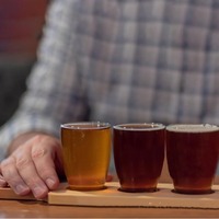 Plateau de bar en bois personnalisé avec logo créatif et original