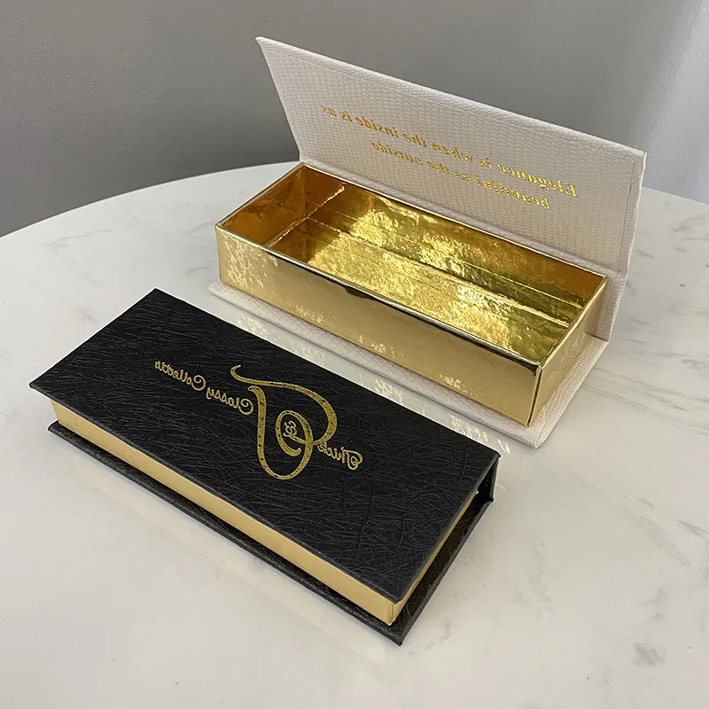 Caixa magnética de papelão dourado preto montada com tampa articulada de papel revestida com logotipo inserção de folha de ouro