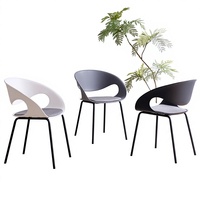 Chaise en plastique empilable épaissie, style nordique moderne et simple, pour la maison, la restauration commerciale et les salons de thé, modèle populaire sur internet