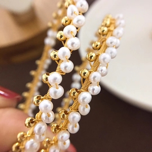 Bracelet extensible en perles d'eau douce dorées faites à la <span class=keywords><strong>main</strong></span> pour enfants - Cadeau idéal pour les fêtes et les mariages - Product Image 4