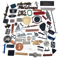 Badges en métal personnalisés en alliage d'aluminium et de zinc pour l'électronique, les vêtements et la décoration de marques