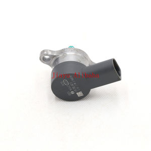 วาล์วควบคุมแรงดันน้ำมันเชื้อเพลิงสำหรับรถยนต์เมอร์เซเดส-เบนซ์ รุ่น E-class W211 และ C-class W203 หมายเลขอะไหล่ 6110780149 0281002241 10927978 05080462AA - Product Image 1