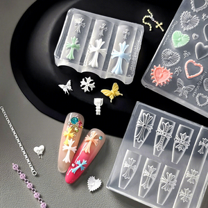 Moule à ongles en silicone 3D Punk Cross haute clarté pour DIY, moule à breloques pour accessoires d'ongles à presser - Product Image 1