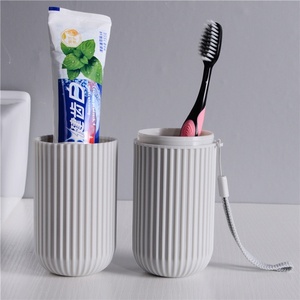 Moderna Scatola Porta Spazzolino da Viaggio Sostenibile, Bicchiere Quadrato in Plastica con Coperchio per Dentifricio e Collutorio - Product Image 6