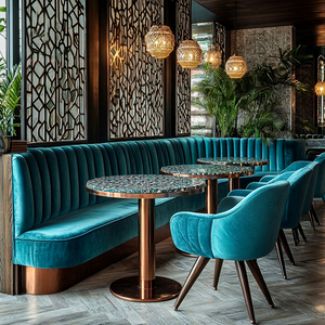Set di Arredamento di Lusso <span class=keywords><strong>per</strong></span> Caffetteria <span class=keywords><strong>e</strong></span> Ristorante con Divano Curvo in Velluto Blu, <span class=keywords><strong>Tavoli</strong></span> Rotondi con Piano Texturizzato <span class=keywords><strong>e</strong></span> Poltrone Abbinate - Product Image 1