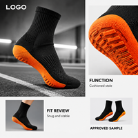 Chaussettes de sport respirantes noires et blanches pour la course à pied, avec ventilation en maille, gestion de l'humidité, maintien du talon et amorti ciblé à la plante du pied