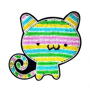 Insigne nominatif en soie brodée et émaillée personnalisable et tissu à coudre et feutre pour sacs Logo personnalisé - Product Image 1
