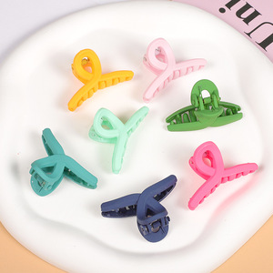 Pince à cheveux légère de 6,5 cm style coréen, couleur bonbon, petite pince croisée pour frange, accessoire capillaire uni pour usage quotidien - Product Image 4