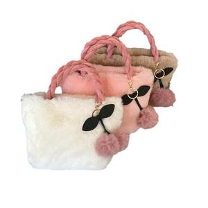 Nuova Borsa a Tracolla Autunno Inverno Stile Donna con Motivo a Ciliegie in Peluche e Chiusura a Cerniera - Product Image 1