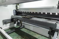 Prensa Plegadora Hidráulica CNC Multifuncional de Diseño Moderno RAYMAX para Plegado de Metal y Acero