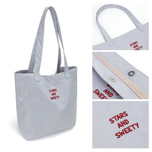 Bolso de compras de poliéster personalizado con logotipo de bordado de moda reutilizable para hombres y mujeres - Product Image 6