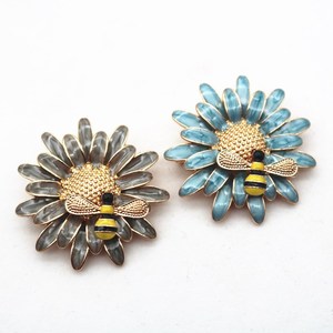 Blazer de mujer, joyería de cristal, esmalte duro, broche de abeja miel con pequeña flor, insignia de diseño, pin de solapa en bolsas - Product Image 2