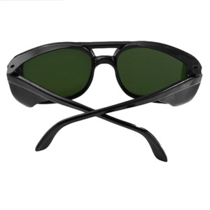 Gafas de soldadura Yile 1148Q con marco negro y lentes de 1 mm de protección para soldadura con gas y TIG - Product Image 2