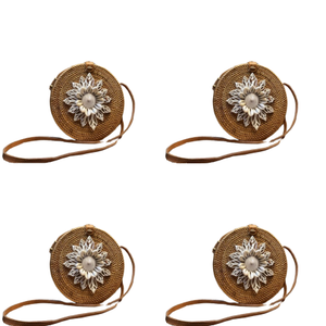 Sac à bandoulière rond en rotin Lombok Shell Bloom en teinte naturelle Parfait pour les tenues d'été avec motif floral placé à la main - Product Image 5