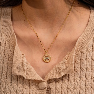 Collar con Colgante Redondo Chapado en Oro Que No Se Deslustra, Collar con Ojo de Diablo de Circonio - Product Image 2