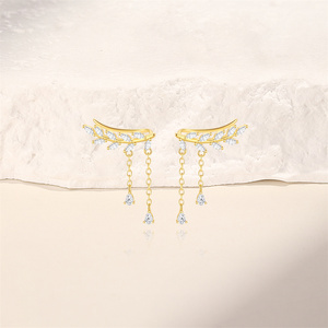 Boucles d'oreilles asymétriques pendantes en argent sterling 925 plaqué or avec pampilles, feuilles d'olivier et zircons cubiques marquise, style grimpant - Product Image 3