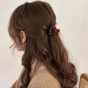 مشبك شعر صغير على شكل أذن أرنب بنمط صدفة السلحفاة، مشبك شعر صغير مجوف لطيف، إكسسوار شعر أنيق يومي للنساء - Product Image 4