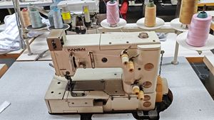 Máquinas de Coser Industriales de Doble Aguja de Cama Plana Kansai Special PX302-4W Usadas de Buena Calidad - Product Image 3