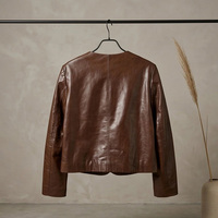 Veste courte en cuir d'agneau véritable pour femme, style vintage, marron ciré, col rond, boutons métalliques, poches plaquées, coupe ample, style rétro moto