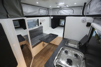 Caravane hybride 15 pieds avec toit relevable, tout confort, pour le camping hors route, avec salle de bain intégrée et lits superposés