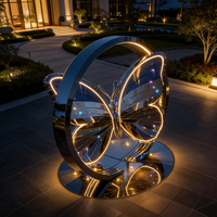 Sculpture de papillon personnalisée en acier inoxydable 304, éclairage LED blanc chaud à intensité variable, finition miroir, pour places commerciales
