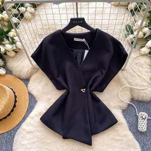 Camicette Estive Eleganti a <span class=keywords><strong>Maniche</strong></span> <span class=keywords><strong>Corte</strong></span> con Scollo a V per Donne, Camicie Tinta Unita, Top Eleganti da Donna, Abbigliamento Femminile all'Ingrosso - Product Image 4