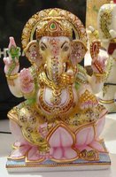 Statue exclusive du dieu Ganesha en marbre assis sur Singhasan