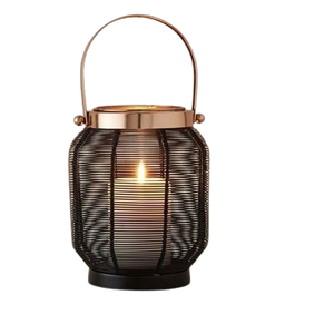 Lanternes de bougie de Noël faites à la main respectueuses de l'environnement de conception de maille en métal noir pour l'éclairage intérieur à la maison - Product Image 5