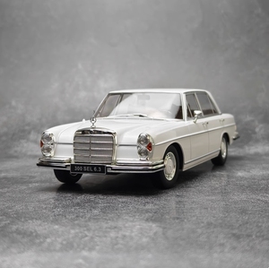 Modello di <span class=keywords><strong>auto</strong></span> in lega di 1:18 modello Mercedes-Benz 280SE 1967 <span class=keywords><strong>auto</strong></span> <span class=keywords><strong>d</strong></span>'<span class=keywords><strong>epoca</strong></span>, autentico modello di <span class=keywords><strong>auto</strong></span> in lega, pezzo <span class=keywords><strong>da</strong></span> esposizione <span class=keywords><strong>da</strong></span> <span class=keywords><strong>collezione</strong></span> - Product Image 1