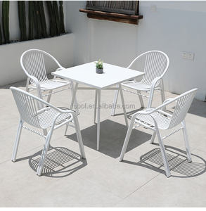 Conjunto de Comedor para Patio Exterior Resistente a la Intemperie de 4 Plazas - Mesa y Sillas de Jardín de Metal Blanco para Cafetería/<span class=keywords><strong>Terraza</strong></span> (Venta al por Mayor) - Product Image 1