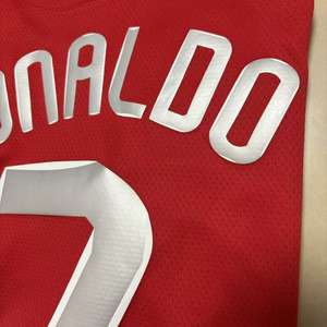 Maßgeschneidertes Klassisches Club-Logo Herren Fußball Heimtrikot 0708 Retro Atmungsaktives Polyester Kurzarm-Oberteil Manchester Unie - Product Image 2